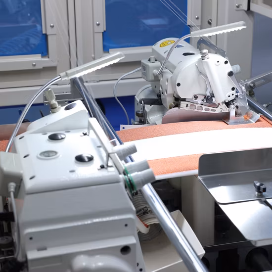 Macchina da cucire per materassi Linea di produzione automatica con cucitura laterale del bordo del materasso